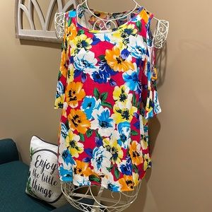 Women’s cold shoulder blouse. Sz Medium